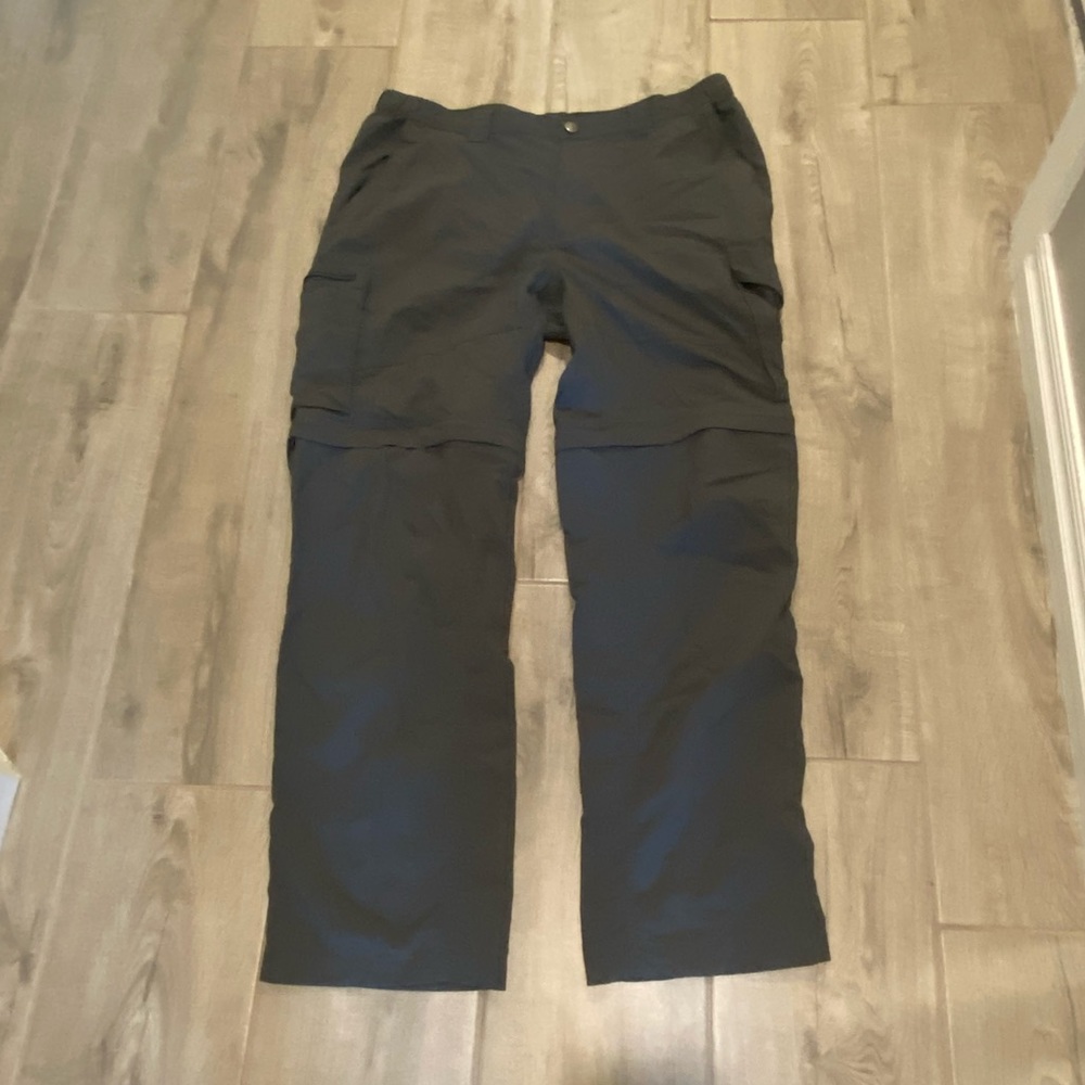 Columbia Omnishade convertible pants. - men’s 38 x 32 - dark grey